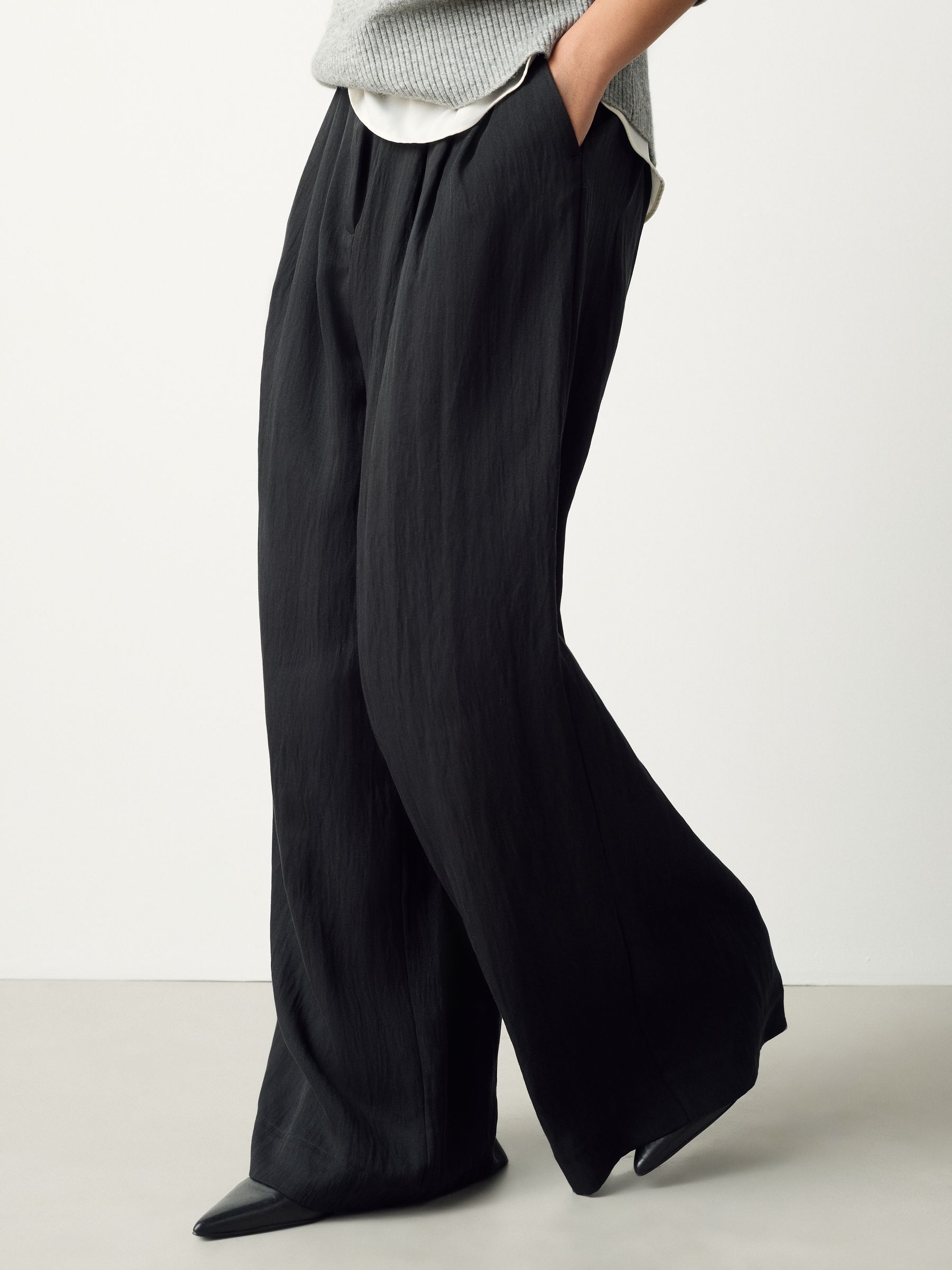 Cumpără Negru - Superwide Pleated Trousers from Next Romania