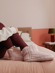 Bath & Body Works מגפי בית בסריגת צמה - תמונה 2 מתוך 2