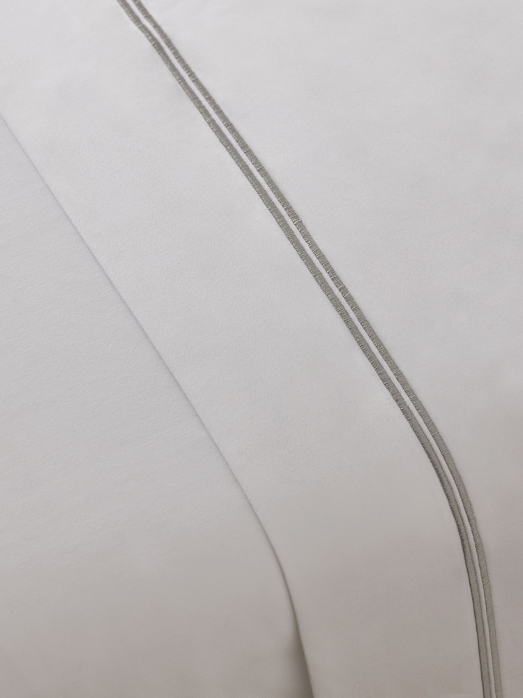 White Collection Luxe 600 Thread Count Cotton Sateen Flat Sheet - Image 2 of 2 White Collection Luxe 600 Thread Count Cotton Sateen Flat Sheet - Image 2 of 2