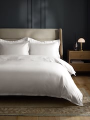 White Collection Luxe 800 Thread Count Egyptian Cotton Sateen Duvet Cover and Pillowcase Set - Image 1 of 4