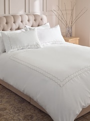 Collection Luxe 200 Thread Count Sateen Embroidered Scallop Duvet Cover and Pillowcase Set - 圖片 1/4