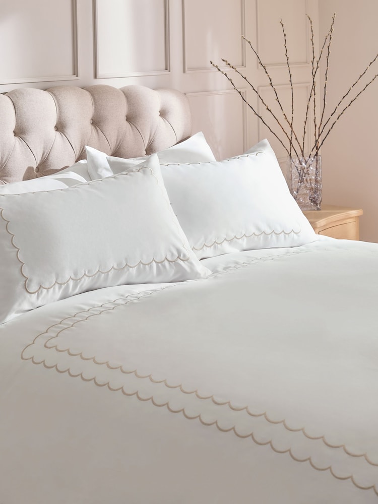 Collection Luxe 200 Thread Count Sateen Embroidered Scallop Duvet Cover and Pillowcase Set - 圖片 2/4