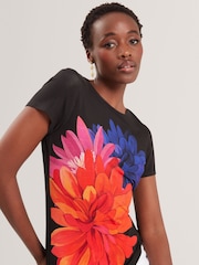 تيشرت Riccia بقصَة ضيقة مُزيّن بطبعة من Ted Baker - صورة 4 من 8