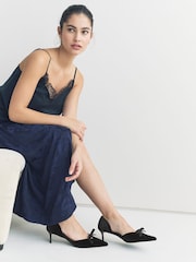 Schwarz - Forever Comfort® Samtschleife mit spitzer Zehenpartie, zweiteilige Absatzschuhe - Bild 7 von 11