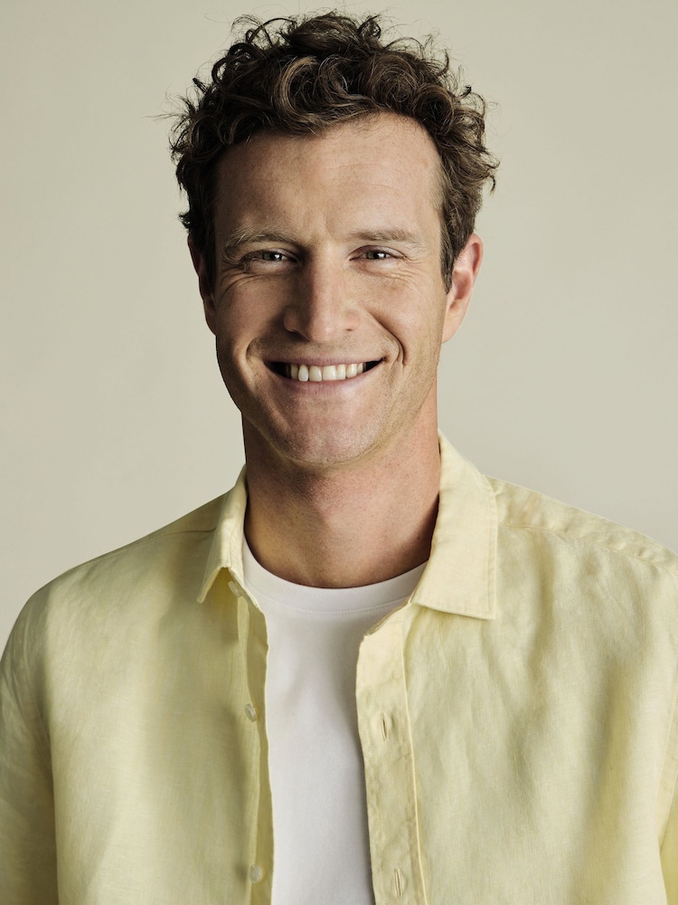 Charles Tyrwhitt Yellow Slim Fit Slim Fit Plain Short Sleeve Pure 100% Linen Shirt - Image 2 of 3