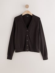 Čokoladno rjava - Mehka pletena jopa z V-izrezom, bogatim bombažem in gumbi - Slika 6 iz 8