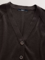 Čokoladno rjava - Mehka pletena jopa z V-izrezom, bogatim bombažem in gumbi - Slika 8 iz 8