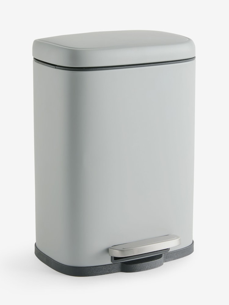 Light Grey Soft Close 5 Litre Pedal Bin - Image 1 of 1 Light Grey Soft Close 5 Litre Pedal Bin - Image 1 of 1