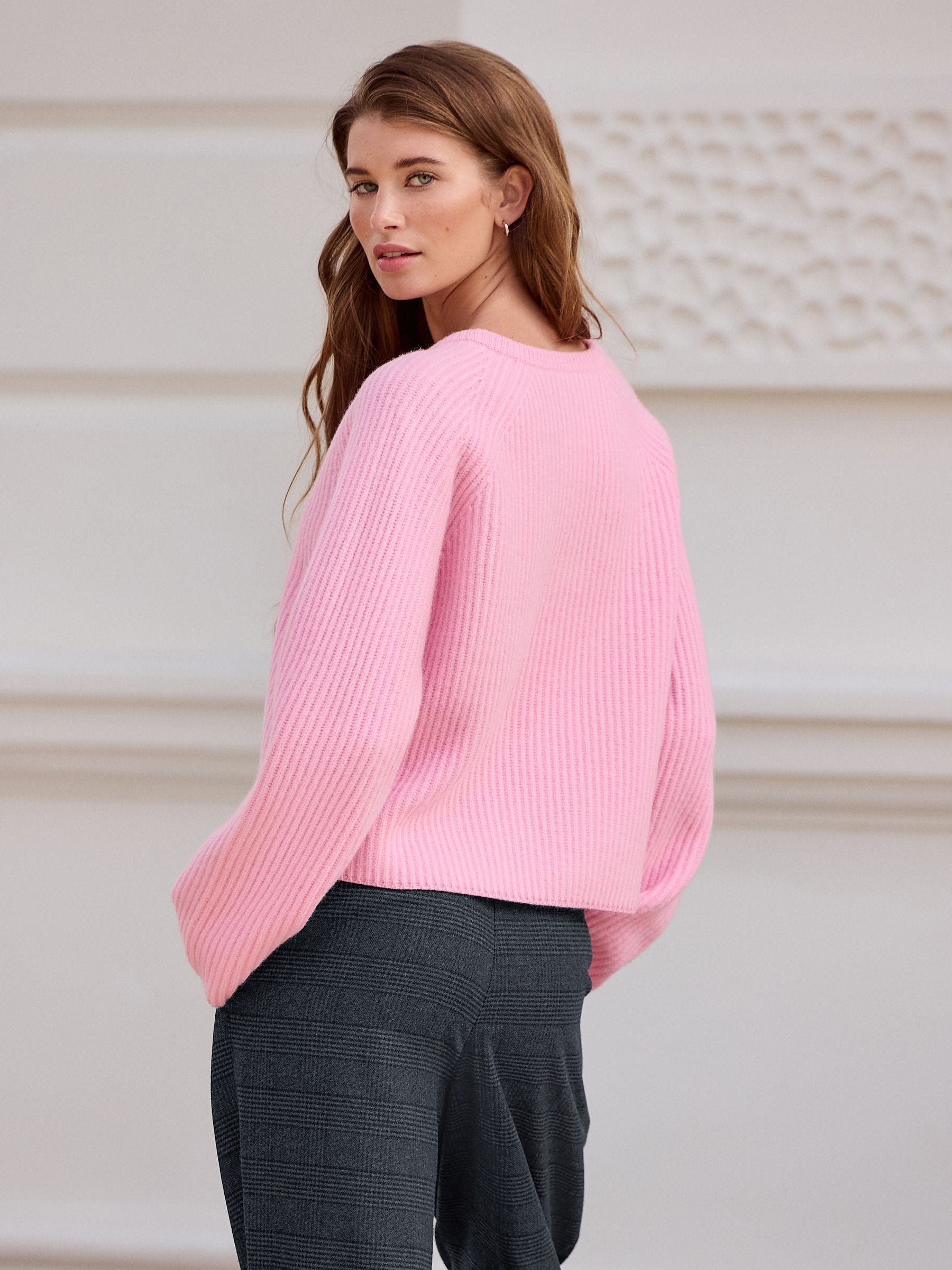 Buy Light Pink 100% Wool N. Premium Chunky Rib V-Neck Jumper from
