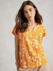 Amarillo con limones - Camiseta de algodón 100  con muesca en el cuello Nelly de White Stuff - Imagen 3 de 6