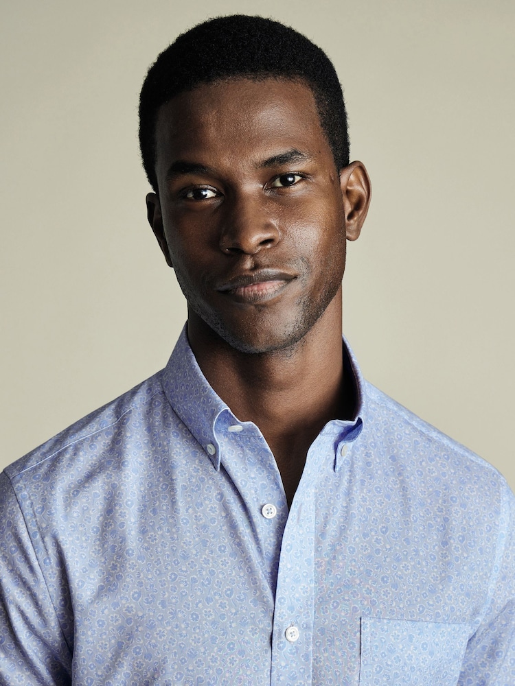 Charles Tyrwhitt Blue Slim Fit Fish Slim Fit Short Sleeve Non-Iron Print 100% Cotton Shirt - Image 2 of 5