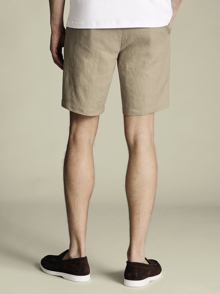 بني - Charles Tyrwhitt 100% Linen Shorts - صورة 2 من 5 بني - Charles Tyrwhitt 100% Linen Shorts - صورة 2 من 5