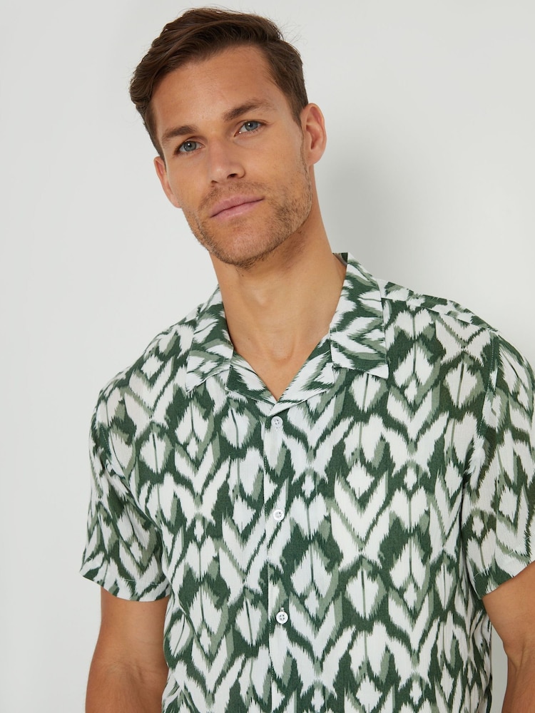 Threadbare Green Printed Revere Collar Short Sleeve Shirt - Image 4 of 4