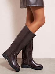Vermelho Borgonha - Friends Like These Faux Leather Casual Flat Pull On Riding Boots - Imagem 2 de 5