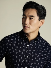 Charles Tyrwhitt Ink Blue Slim Fit Fish Slim Fit Short Sleeve Non-Iron Print 100% Cotton Shirt - Image 2 of 5