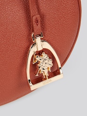 Castanho - U.S. Polo Assn. Bolsa Hobo pequena redonda Jones para mulheres - Imagem 6 de 7