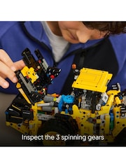 LEGO Technic Volvo L120 Electric Wheel Loader Construct Toy 42209 - Bild 6 von 9
