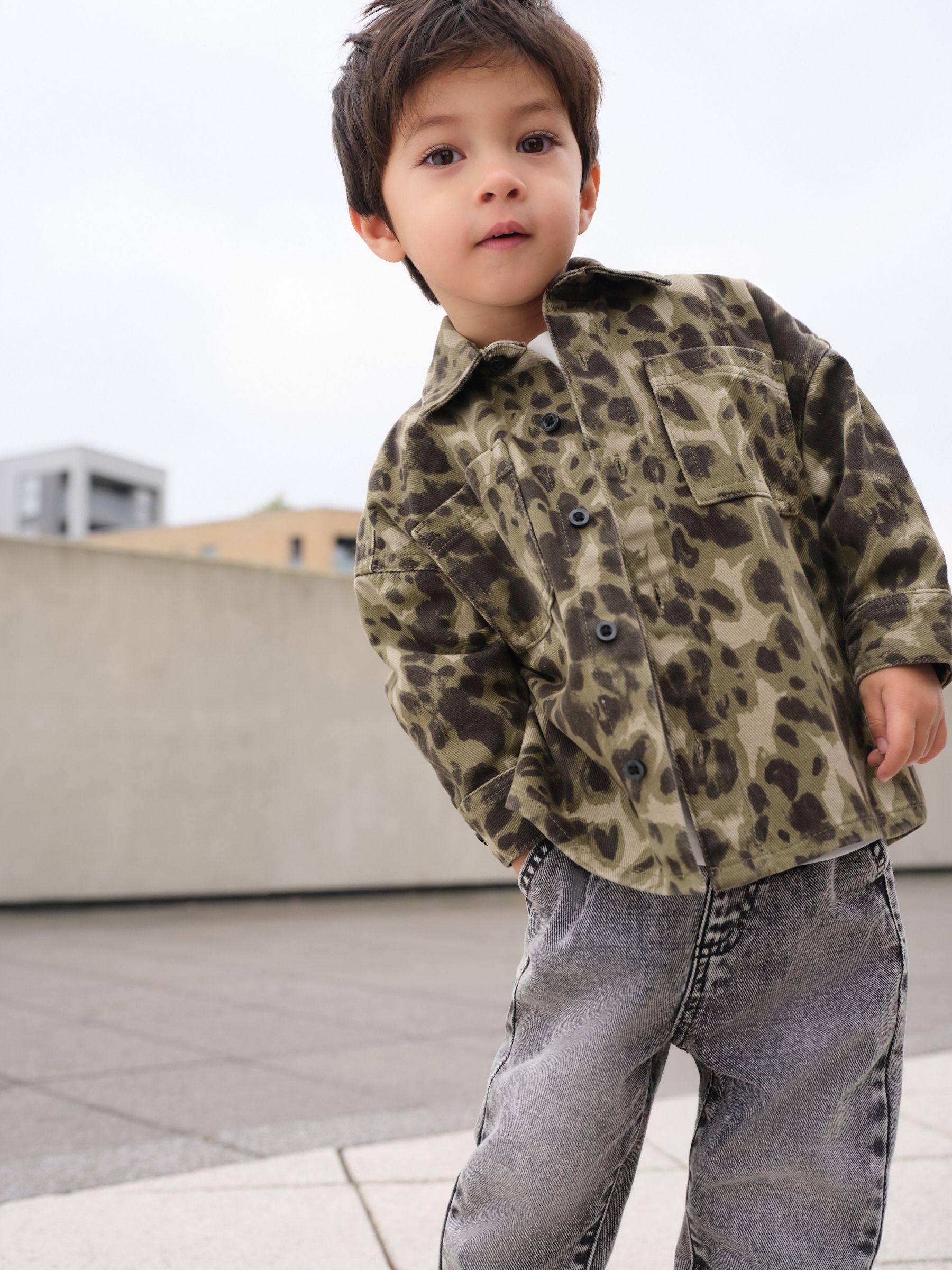 Next：日本 カモフラージュ - 迷彩 オーバーシャツ & Tシャツ 2 点