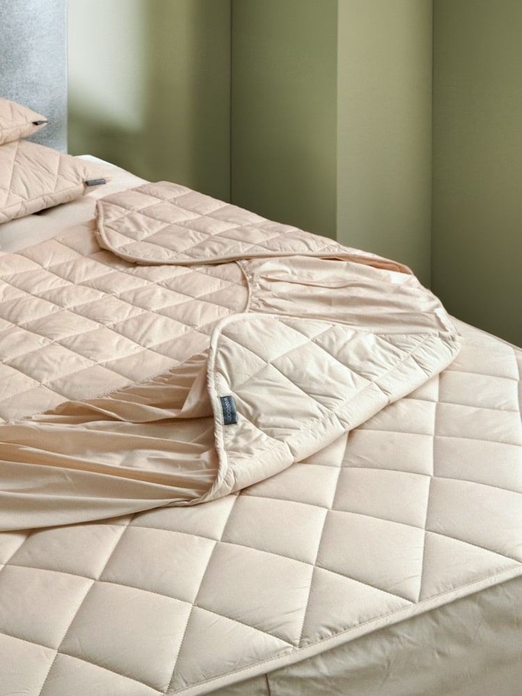 Woolroom Cream Deluxe Washable Deep Skirt Wool Mattress Protector - Image 2 of 4