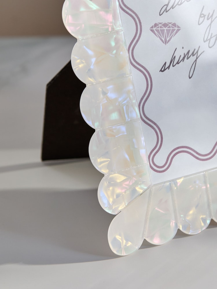 Moldura para foto com borda ondulada perolada - Imagem 2 de 4 Moldura para foto com borda ondulada perolada - Imagem 2 de 4