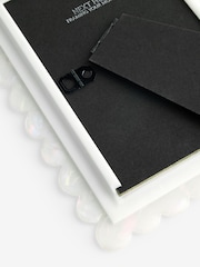 White Pearlescent Scallop Photo Frame - Image 4 of 4