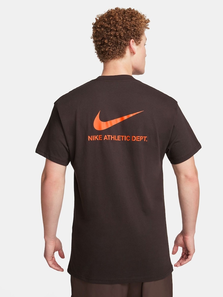 Nike Brown Back Graphic Print T-Shirt - Image 2 of 4