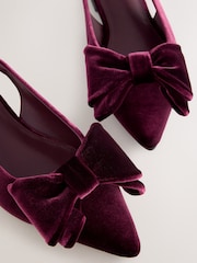 Burgandy Red Velvet - Forever Comfort® Point Toe Bow Slingback Flat Shoes - Imagen 4 de 5