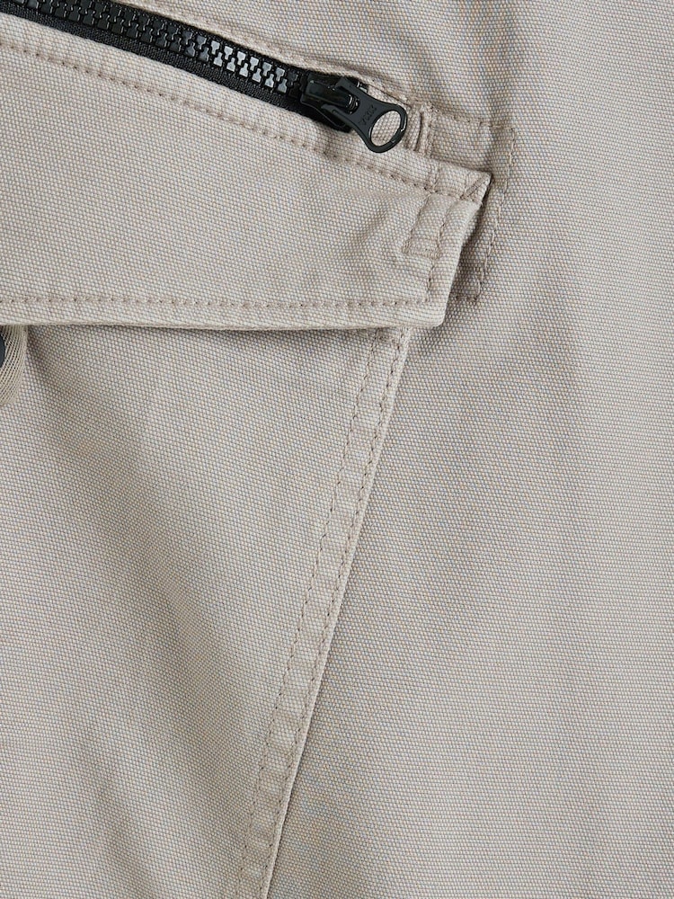 Pantalones cargo de corte estándar de River Island - Imagen 6 de 6 Pantalones cargo de corte estándar de River Island - Imagen 6 de 6