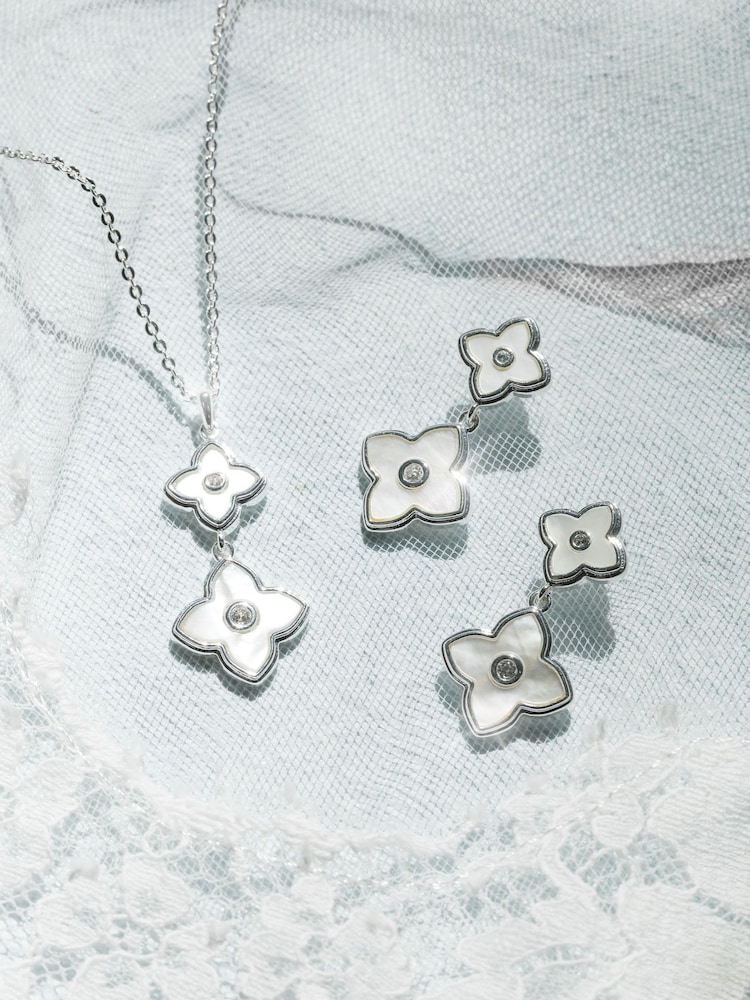 Jon Richard Silver Tone Mother Of Pearl Clover Pendant - Image 2 of 2