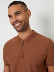 Braun - Threadbare Textured Quarter Zip 100% Cotton Polo Shirt - Bild 1 von 4