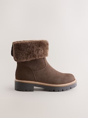 Chocolate marrom - Forever Comfort® Faux Fur Cuff Ankle Boots - Imagem 1 de 5