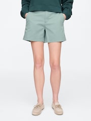 Verde - Pantalones cortos chinos de talle medio 5" Downtown de Gap - Imagen 4 de 5