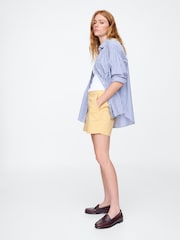 Butter Yellow - Pantalones cortos chinos de talle medio 5" Downtown de Gap - Imagen 3 de 5
