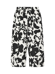 Yours Curve Black Pull On Woven Cropped Trousers - Image 5 of 5