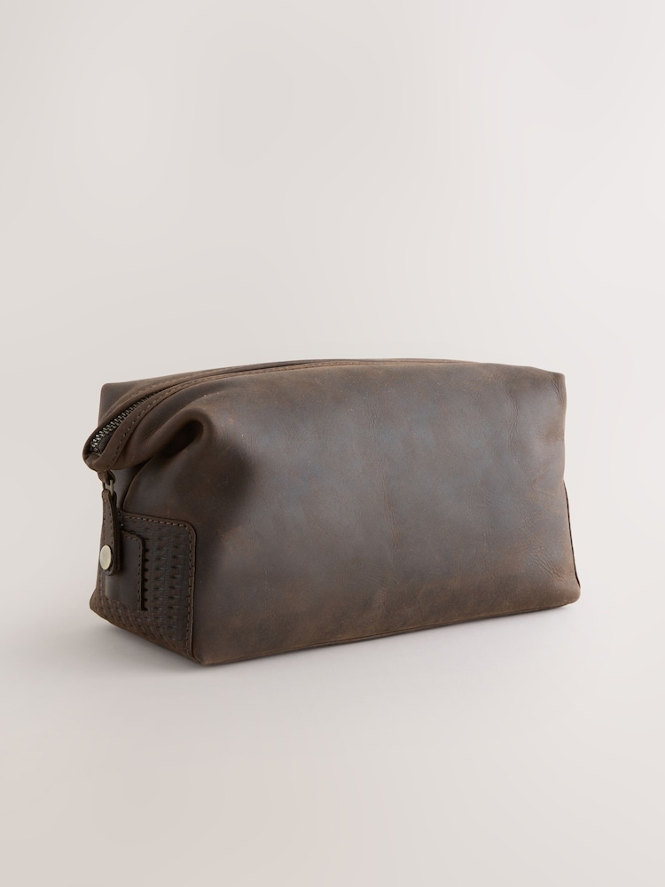 Čokoladno rjava - Torbica za umivanje iz mastnega usnja - Slika 2 iz 5