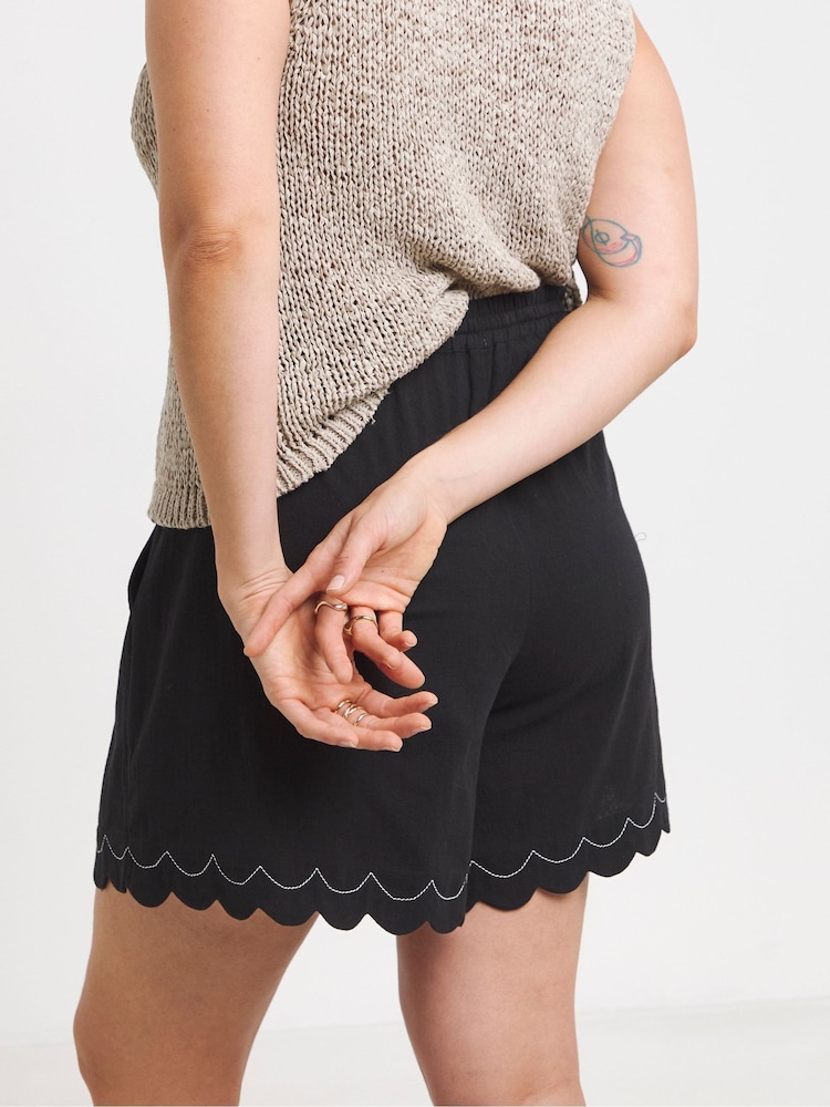 Simply Be Black Scallop Hem 100% Cotton Shorts - Image 2 of 5