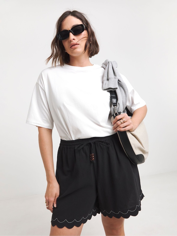Simply Be Black Scallop Hem 100% Cotton Shorts - Image 5 of 5