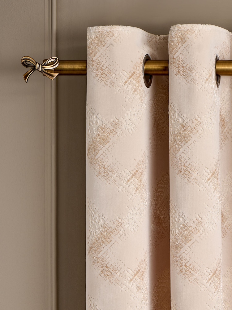 Antique Brass Bow Finial 28mm Extendable Curtain Pole Kit - Image 2 of 3