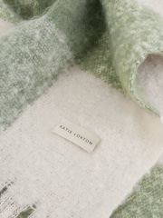 أخضر - Katie Loxton Oversized Checked Tassel Scarf - صورة 2 من 4