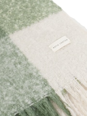 أخضر - Katie Loxton Oversized Checked Tassel Scarf - صورة 3 من 4