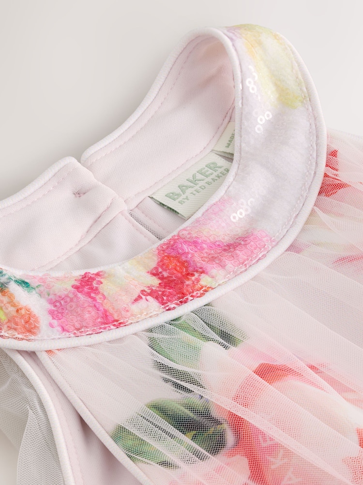 Baker by Ted Baker Robe à dos nu en maille à volants rose 3D - Image 15 de 15