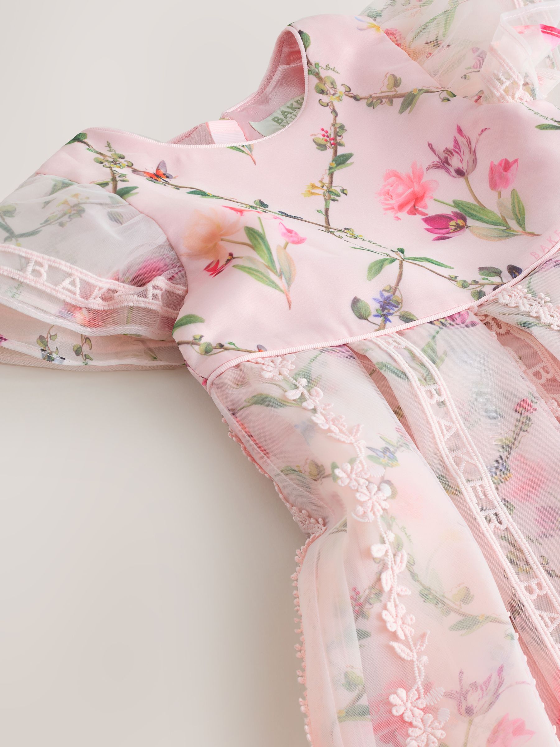 Ted Baker 薄いピンク 刺繍ドレス Buy Baker by Ted Baker Pink Organza Floral Trellis Lace Overlay