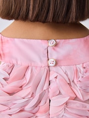 فستان بحمالة رقبة وردي بنقشة زهرية بارزة الملمس ثلاثية الأبعاد من Baker by Ted Baker - صورة 6 من 12