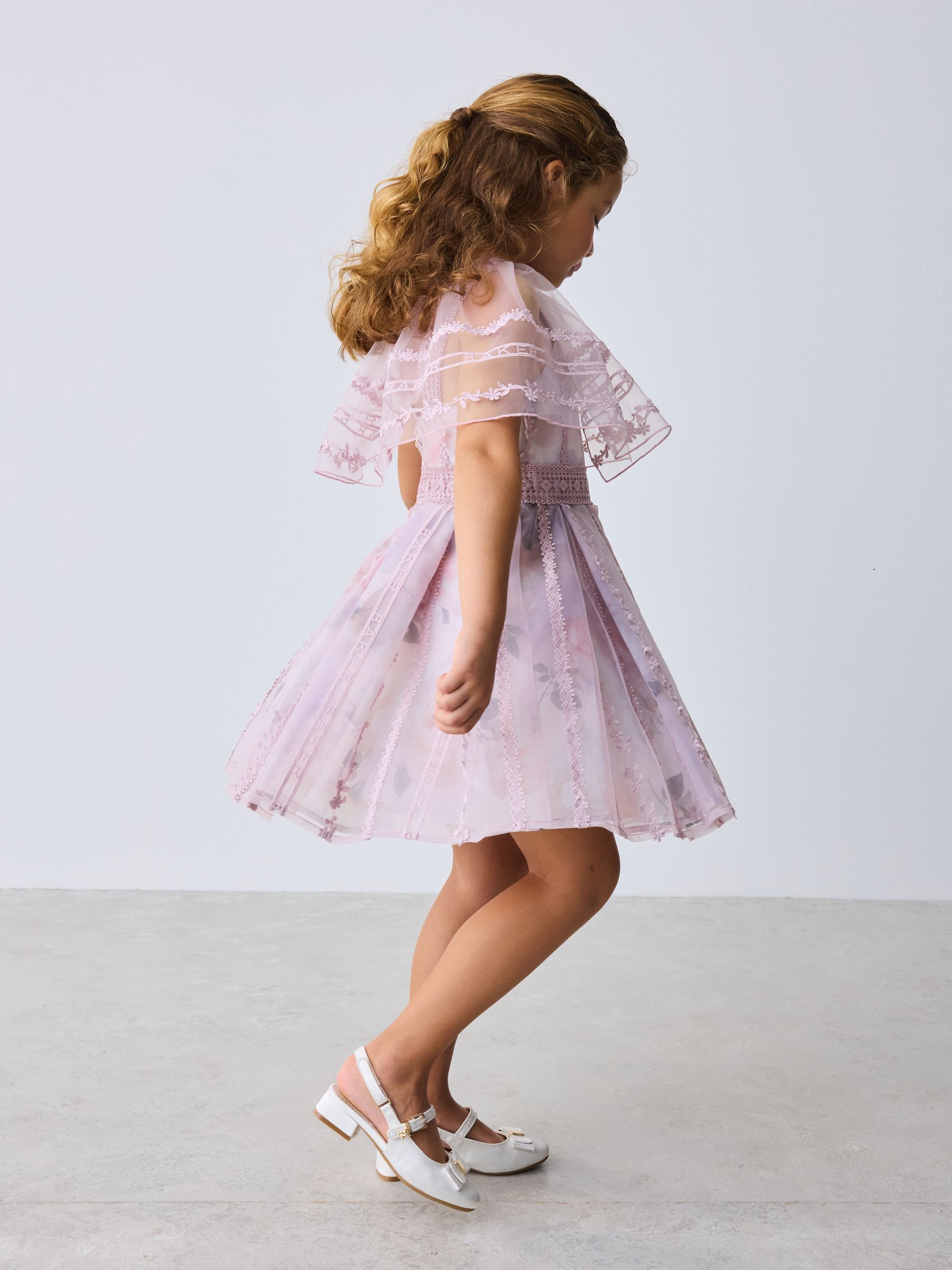 Ted Baker 薄いピンク 刺繍ドレス Buy Baker by Ted Baker Lilac Purple Floral Trellis Lace Overlay