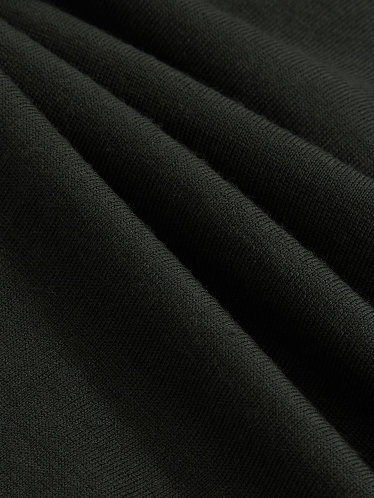 Dunkles Military-Grün - Reiss Blackhall Pullover aus Merinowolle mit Trichterhals und halbem Reißverschluss - Bild 6 von 6 Dunkles Military-Grün - Reiss Blackhall Pullover aus Merinowolle mit Trichterhals und halbem Reißverschluss - Bild 6 von 6