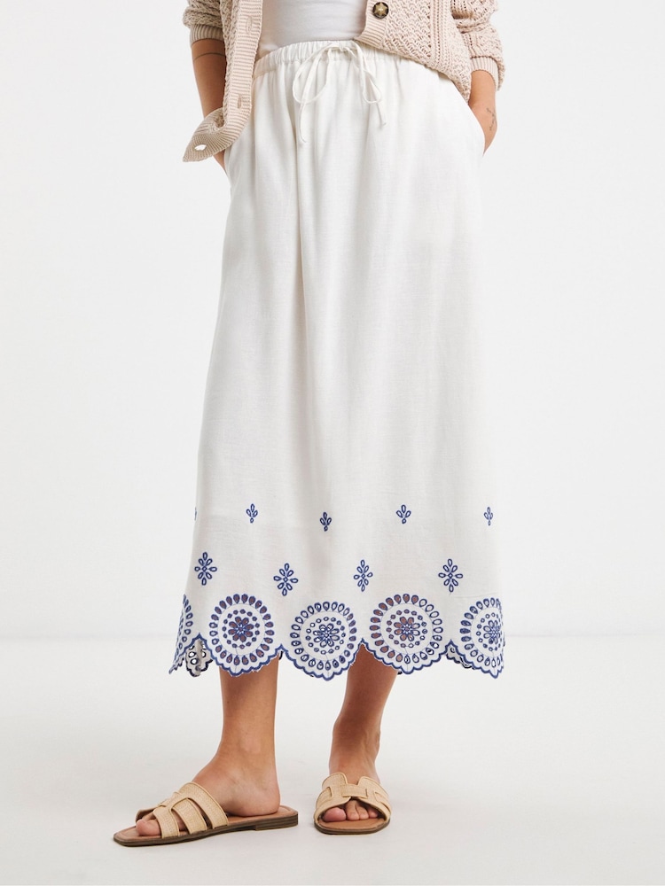 JD Williams White Broderie Scalloped Hem Maxi Skirt - Image 2 of 4 JD Williams White Broderie Scalloped Hem Maxi Skirt - Image 2 of 4