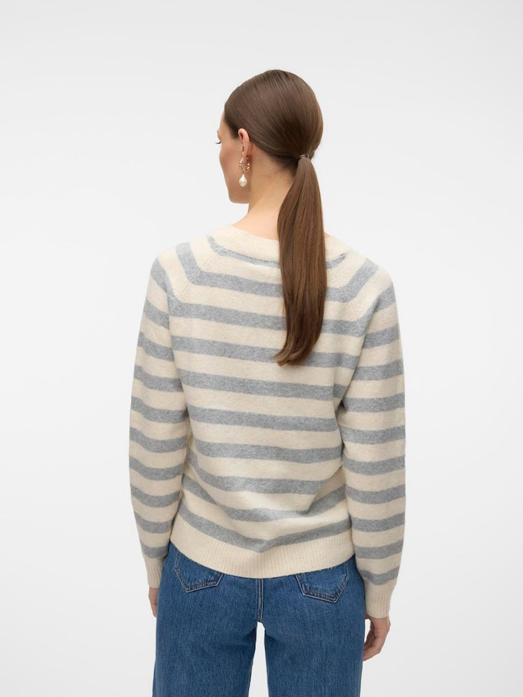 VERO MODA Natural Chrome Round Neck Soft Touch Cosy Knitted Jumper - Image 2 of 5 VERO MODA Natural Chrome Round Neck Soft Touch Cosy Knitted Jumper - Image 2 of 5