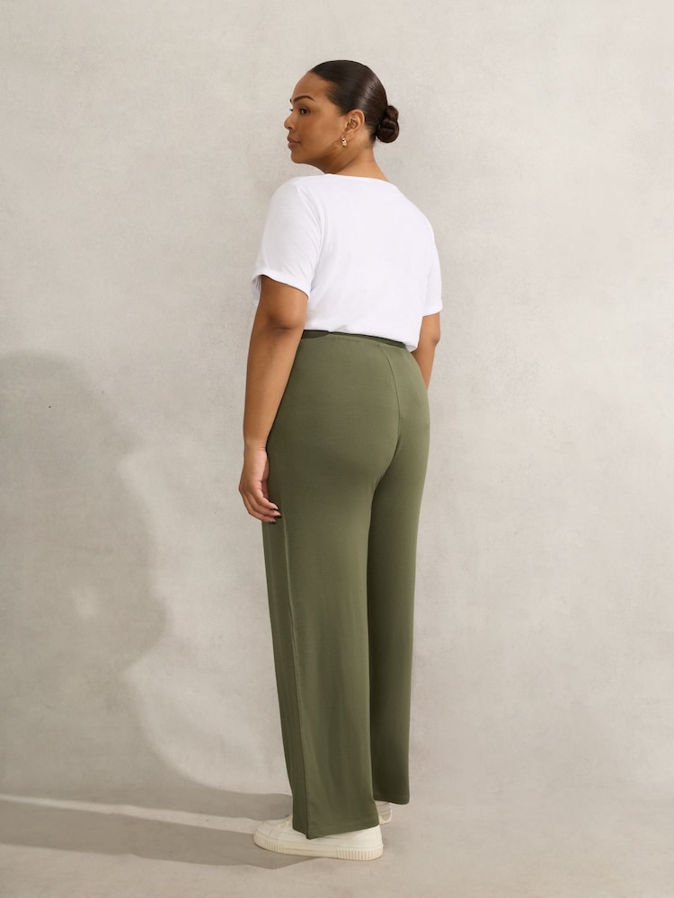 Зеленый - Live Unlimited Curve Lightweight Supersoft Straight Leg Trousers - Image 2 of 3