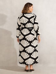 Live Unlimited Black Curve Shell Print Flared Sleeve Maxi Dress - Image 4 of 5