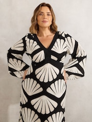 Live Unlimited Black Curve Shell Print Flared Sleeve Maxi Dress - Image 5 of 5